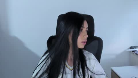 Snapshot of katia_sex25 chatting on 06/17/26, 04:30 Katia online show from 06/17/26, 04:30