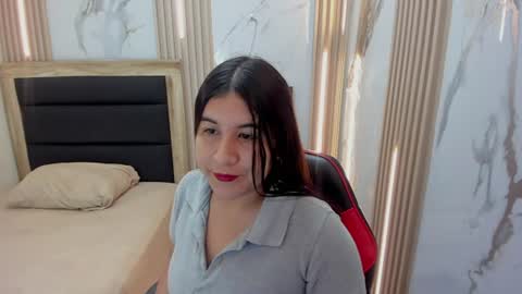 Snapshot of katiamoss chatting on 06/25/26, 11:48 KATIA online show from 06/25/26, 11:48