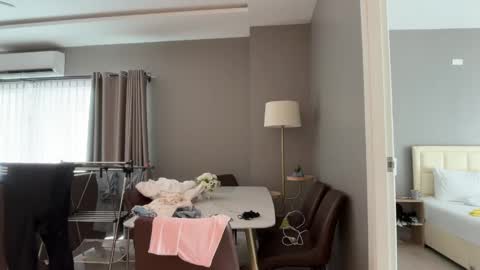 Snapshot of katie________ chatting on 05/30/26, 05:48 Katienext stream online show from 05/30/26, 05:48