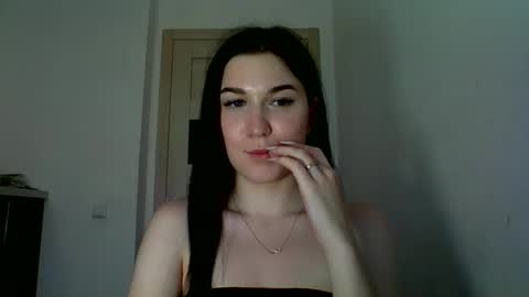 Snapshot of katie_foxi chatting on 06/05/26, 05:18 katie_foxi online show from 06/05/26, 05:18