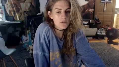 Katie online show from 09/18/25, 05:20