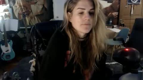 Katie online show from 11/07/25, 04:56