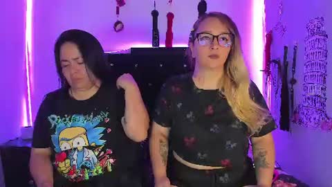 Snapshot of katieeandsharon chatting on 06/10/26, 12:37 SHARON KATIEE online show from 06/10/26, 12:37