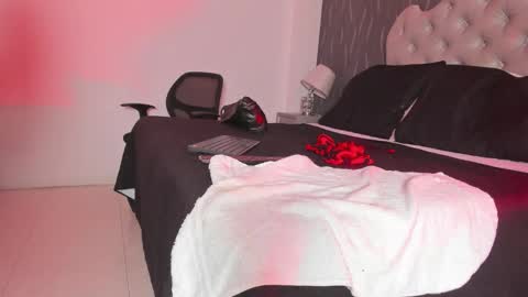 Katie online show from 12/29/24, 08:33