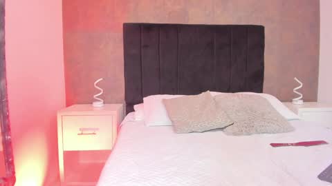 Katie online show from 01/09/25, 03:58