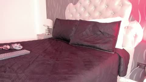 Katie online show from 01/10/25, 03:39