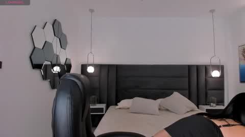 Kate Stonne online show from 10/21/25, 02:34