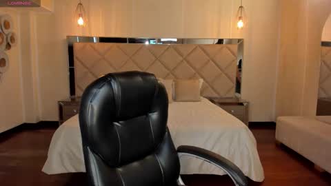 Snapshot of katiestonne chatting on 12/20/25, 07:10 Kate Stonne online show from 12/20/25, 07:10