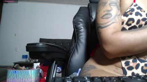 Snapshot of katik_11sexhot chatting on 11/05/25, 02:11 Daniela online show from 11/05/25, 02:11