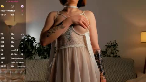 Snapshot of katinatonge chatting on 05/02/26, 01:27 Scarlett online show from 05/02/26, 01:27