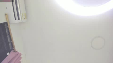 Snapshot of katitaluxury_hot chatting on 05/28/26, 12:19 katitaluxury_hot online show from 05/28/26, 12:19