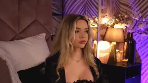 KatJolie online show from 12/03/25, 09:35