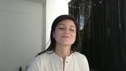 Snapshot of katlopez19 chatting on 03/12/25, 05:49 katalina online show from 03/12/25, 05:49