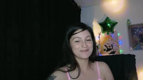 Snapshot of katlopez19 chatting on 12/17/25, 11:55 katalina online show from 12/17/25, 11:55