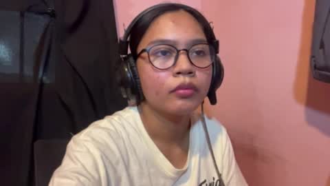 Snapshot of katlynpelyo chatting on 05/27/26, 02:25 Lily online show from 05/27/26, 02:25