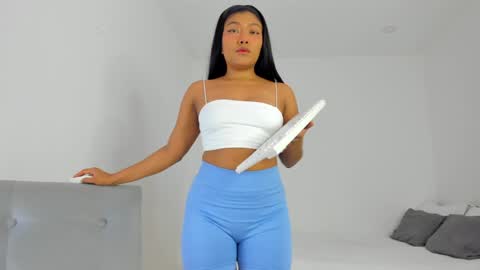 Follow me on instagram and twitter as correaktnees online show from 02/05/25, 06:35