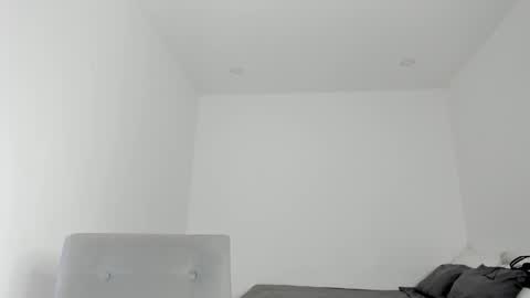 Follow me on instagram and twitter as correaktnees online show from 03/04/25, 07:08