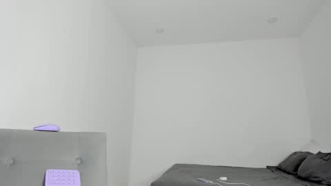 Follow me on instagram and twitter as correaktnees online show from 03/04/25, 10:13