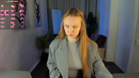 Snapshot of katrina_bail chatting on 04/04/26, 01:04 Katrina Bail online show from 04/04/26, 01:04