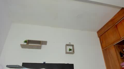 katrina moore online show from 12/05/25, 12:03