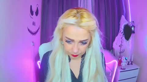 Snapshot of katrinacharm chatting on 11/02/25, 07:11 katrinacharm online show from 11/02/25, 07:11