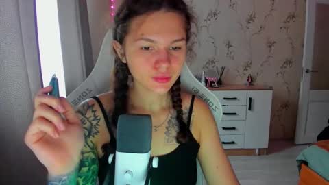 Katty online show from 10/14/25, 07:09