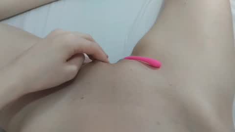 Snapshot of katrinna_arinna chatting on 01/26/25, 12:33 katrina dont forget to give me thumbs up online show from 01/26/25, 12:33