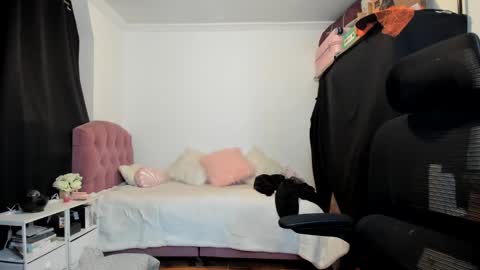 Katrin  online show from 11/08/25, 01:44