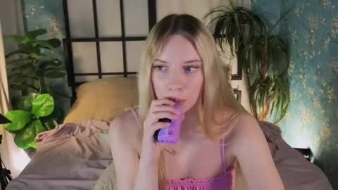 Snapshot of katt_yy chatting on 07/14/26, 05:01 katt_yy online show from 07/14/26, 05:01