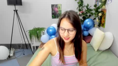 Snapshot of kattarrine_xo chatting on 02/26/25, 12:36 Kate online show from 02/26/25, 12:36