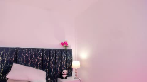 Snapshot of katte_landerr chatting on 04/24/26, 01:24 Katte online show from 04/24/26, 01:24