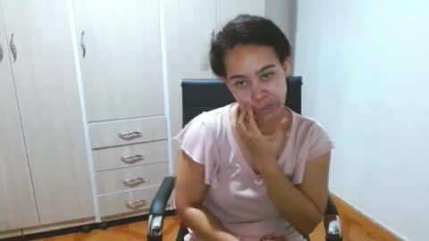 Snapshot of katticloos chatting on 04/08/26, 04:01 katticloos online show from 04/08/26, 04:01