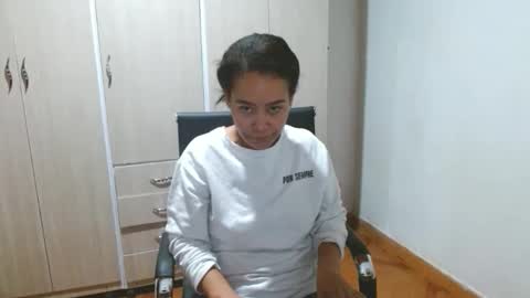 Snapshot of katticloos chatting on 04/16/26, 10:16 katticloos online show from 04/16/26, 10:16