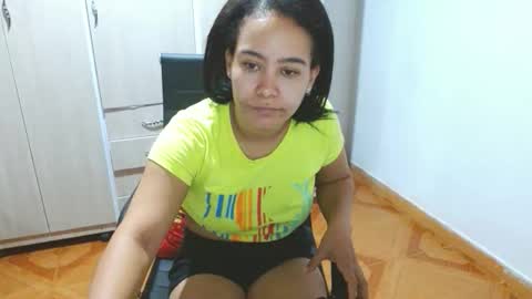 Snapshot of katticloos chatting on 04/17/26, 10:29 katticloos online show from 04/17/26, 10:29