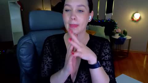 Snapshot of katttymoon_ chatting on 01/07/26, 12:57 Goddess Katy VACATION online show from 01/07/26, 12:57