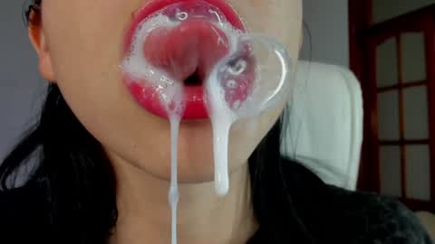 Snapshot of katty_mouth chatting on 01/11/25, 08:32 Katty online show from 01/11/25, 08:32