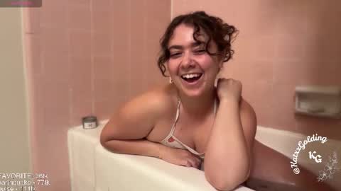 Snapshot of katxxgolding chatting on 11/08/25, 07:08 Princesse Kat online show from 11/08/25, 07:08