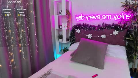 Snapshot of katyaneilson chatting on 01/05/25, 05:09 Kate online show from 01/05/25, 05:09
