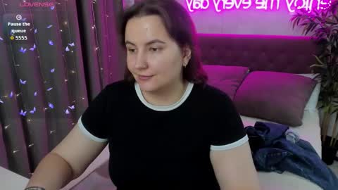 Snapshot of katyaneilson chatting on 09/17/25, 03:08 Kate online show from 09/17/25, 03:08