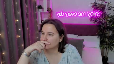 Snapshot of katyaneilson chatting on 09/24/25, 02:59 Kate online show from 09/24/25, 02:59