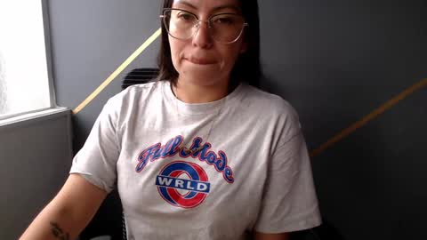 Snapshot of katybelladonna chatting on 12/24/24, 01:28 KATY online show from 12/24/24, 01:28