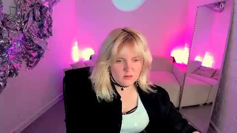 Snapshot of katybriggs chatting on 06/17/26, 05:10 Katy online show from 06/17/26, 05:10