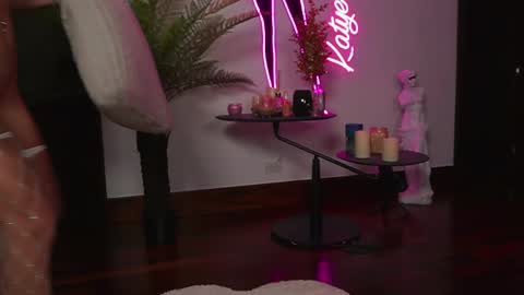 Snapshot of katyerave chatting on 04/03/26, 08:07 Katyerave online show from 04/03/26, 08:07