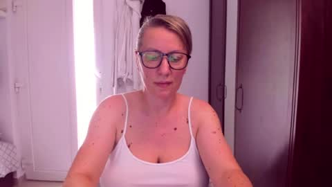Snapshot of katynextdoor chatting on 07/16/26, 10:54 Katy online show from 07/16/26, 10:54