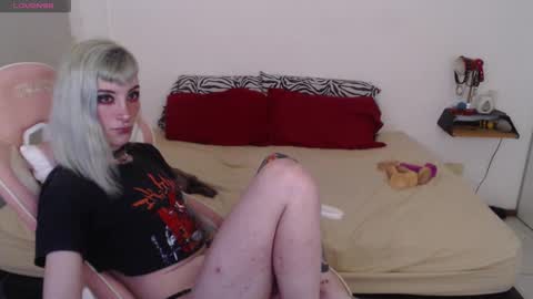 luna   online show from 01/13/25, 05:23