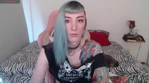 luna   online show from 02/15/25, 10:42