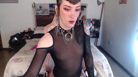 luna   online show from 10/13/25, 07:58