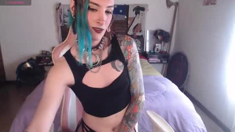 luna   online show from 11/06/25, 08:21