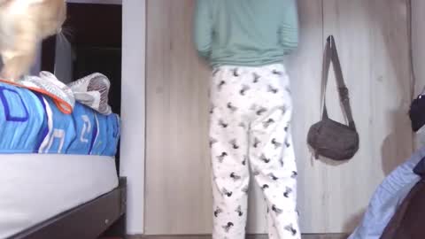  Khawit  online show from 10/08/25, 09:40