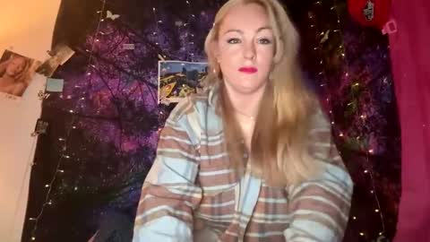 Snapshot of kay_la chatting on 09/14/25, 02:11 kay_la online show from 09/14/25, 02:11